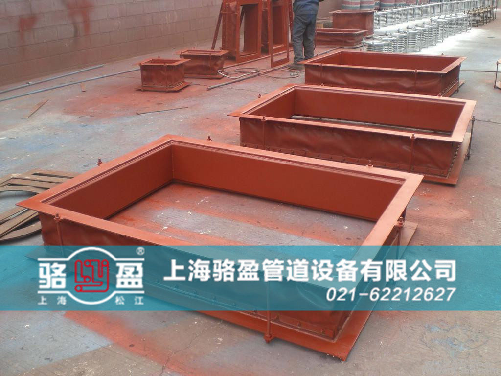 香港機(jī)場矩形非金屬<a href=http://www.metrotv.cn target=_blank class=infotextkey>補(bǔ)償器</a>噴涂環(huán)節(jié)